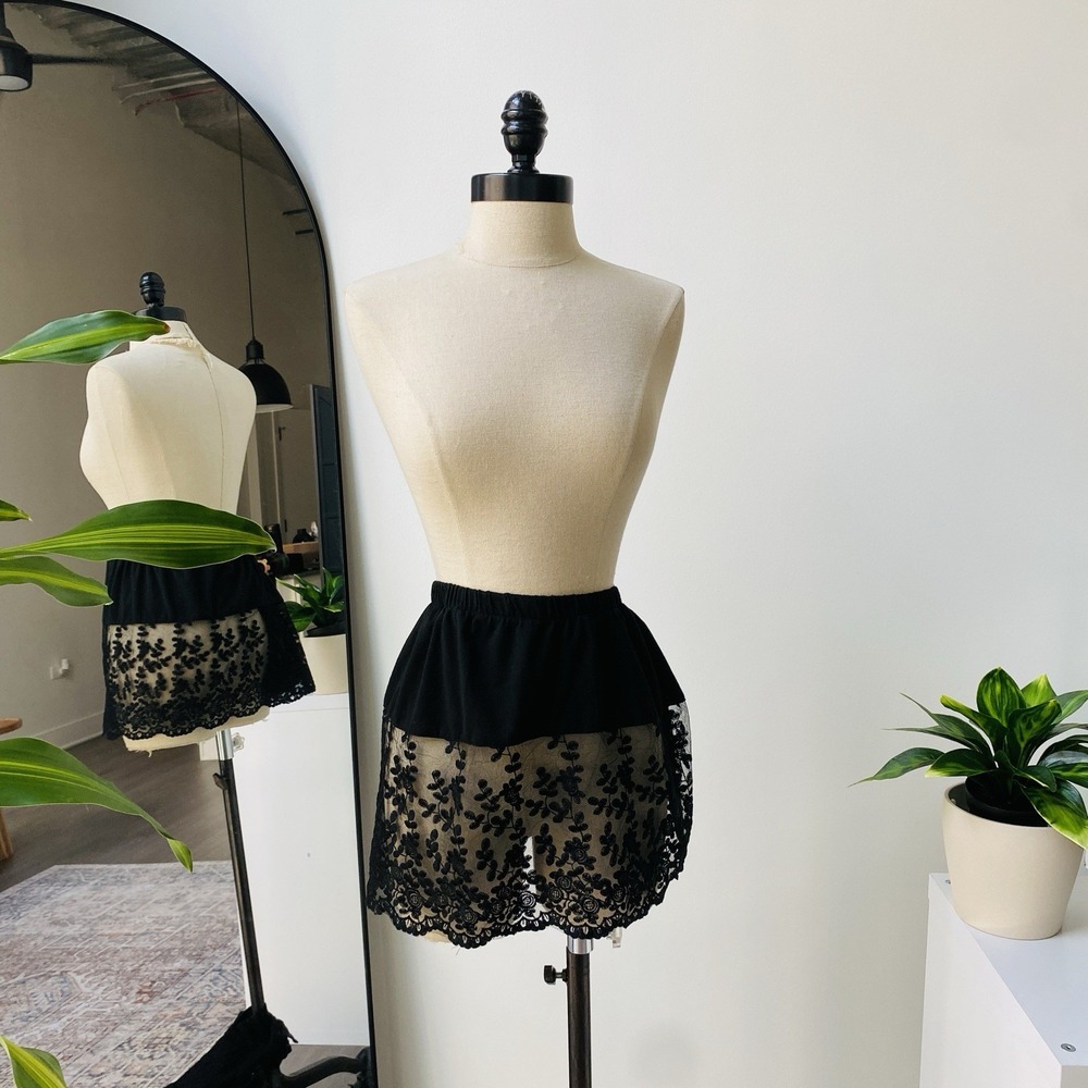 Black Lace Shirt Extender Underskirt Floral Dark Women's Size 16